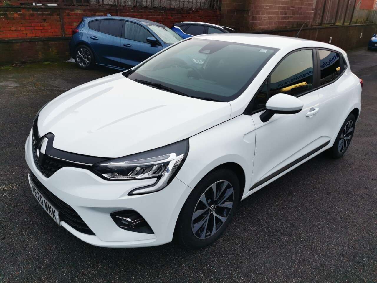 A 2020 RENAULT CLIO 1.0 TCe Iconic Hatchback 5dr Petrol Manual Euro 6 (s/s) (100 ps) A 2020 RENAULT CLIO 1.0 TCe Iconic Hatchback 5dr Petrol Manual Euro 6 (s/s) (100 ps)