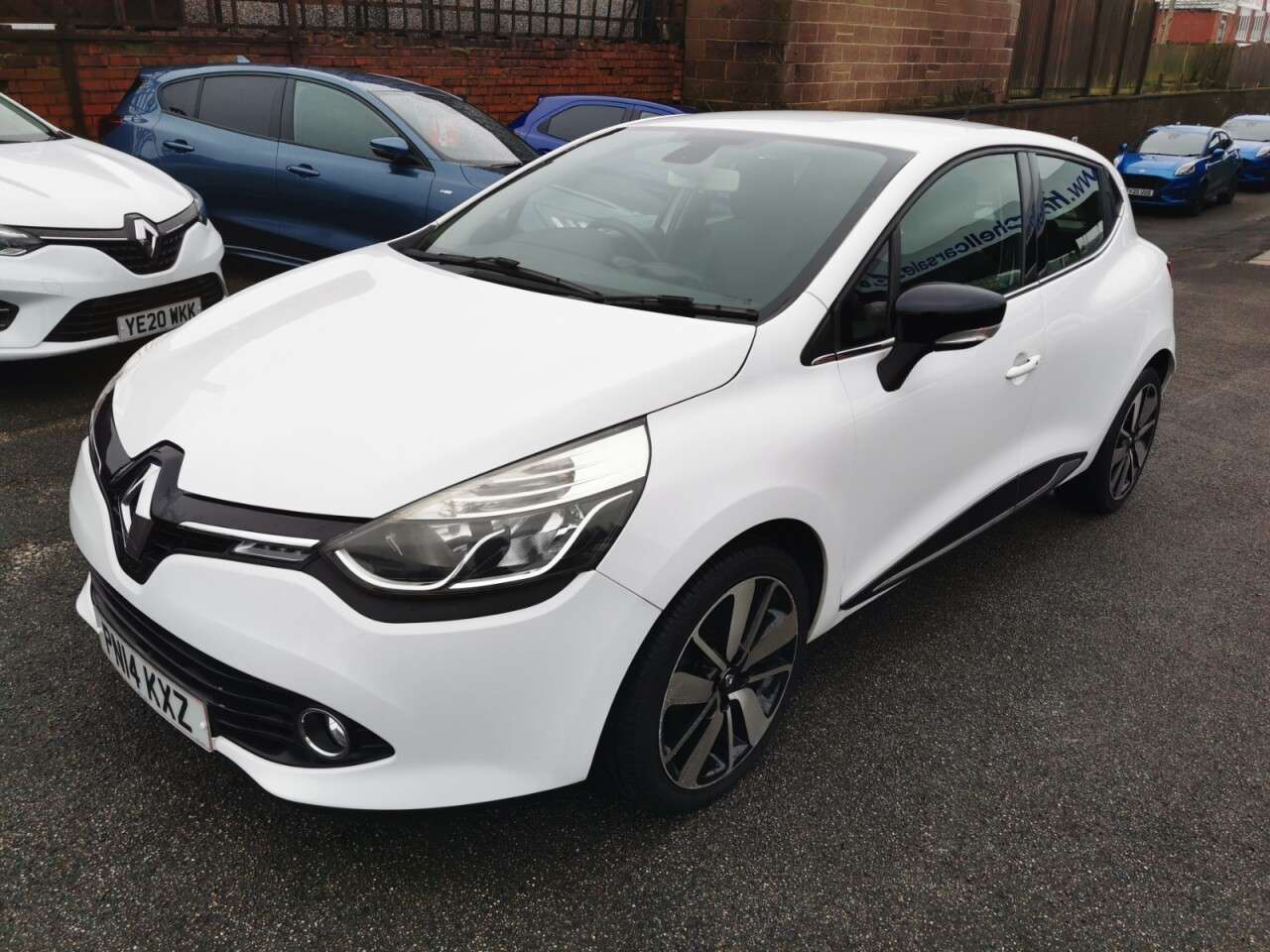 A 2014 RENAULT CLIO 0.9 TCe Dynamique S MediaNav Hatchback 5dr Petrol Manual Euro 5 (s/s) (90 p A 2014 RENAULT CLIO 0.9 TCe Dynamique S MediaNav Hatchback 5dr Petrol Manual Euro 5 (s/s) (90 p