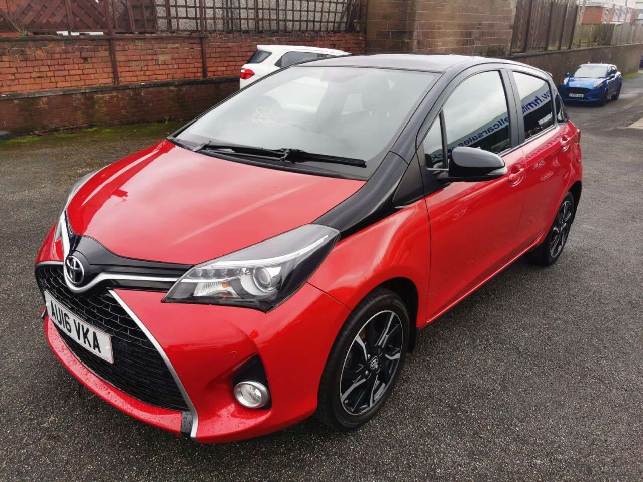 A 2016 TOYOTA YARIS 1.33 Dual VVT-i Design Hatchback 5dr Petrol Manual Euro 6 (99 ps) A 2016 TOYOTA YARIS 1.33 Dual VVT-i Design Hatchback 5dr Petrol Manual Euro 6 (99 ps)