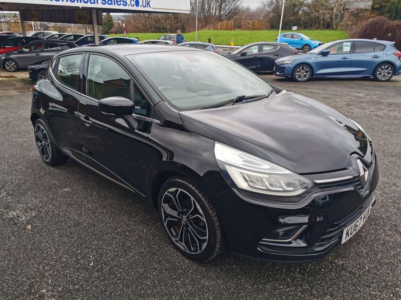A 2017 RENAULT CLIO 0.9 TCe Dynamique S Nav Hatchback 5dr Petrol Manual Euro 6 (s/s) (90 ps) A 2017 RENAULT CLIO 0.9 TCe Dynamique S Nav Hatchback 5dr Petrol Manual Euro 6 (s/s) (90 ps)