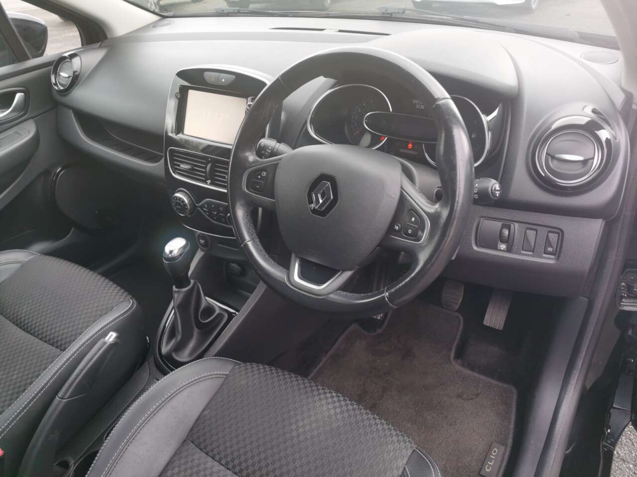2017 RENAULT CLIO 2017 RENAULT CLIO