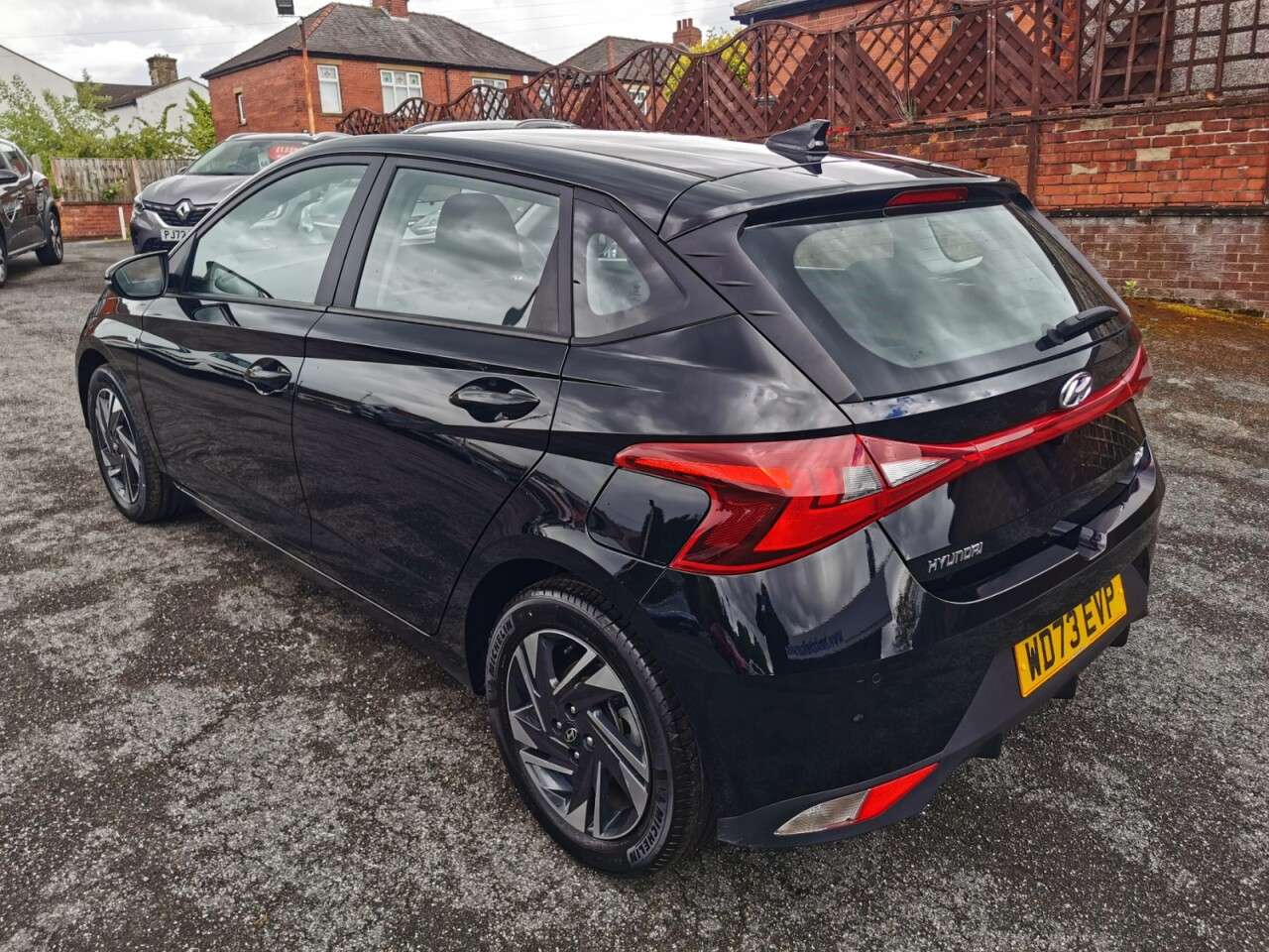 A 2023 HYUNDAI I20 1.0 T-GDi MHEV SE Connect Hatchback 5dr Petrol Hybrid DCT Euro 6 (s/s) (100 A 2023 HYUNDAI I20 1.0 T-GDi MHEV SE Connect Hatchback 5dr Petrol Hybrid DCT Euro 6 (s/s) (100