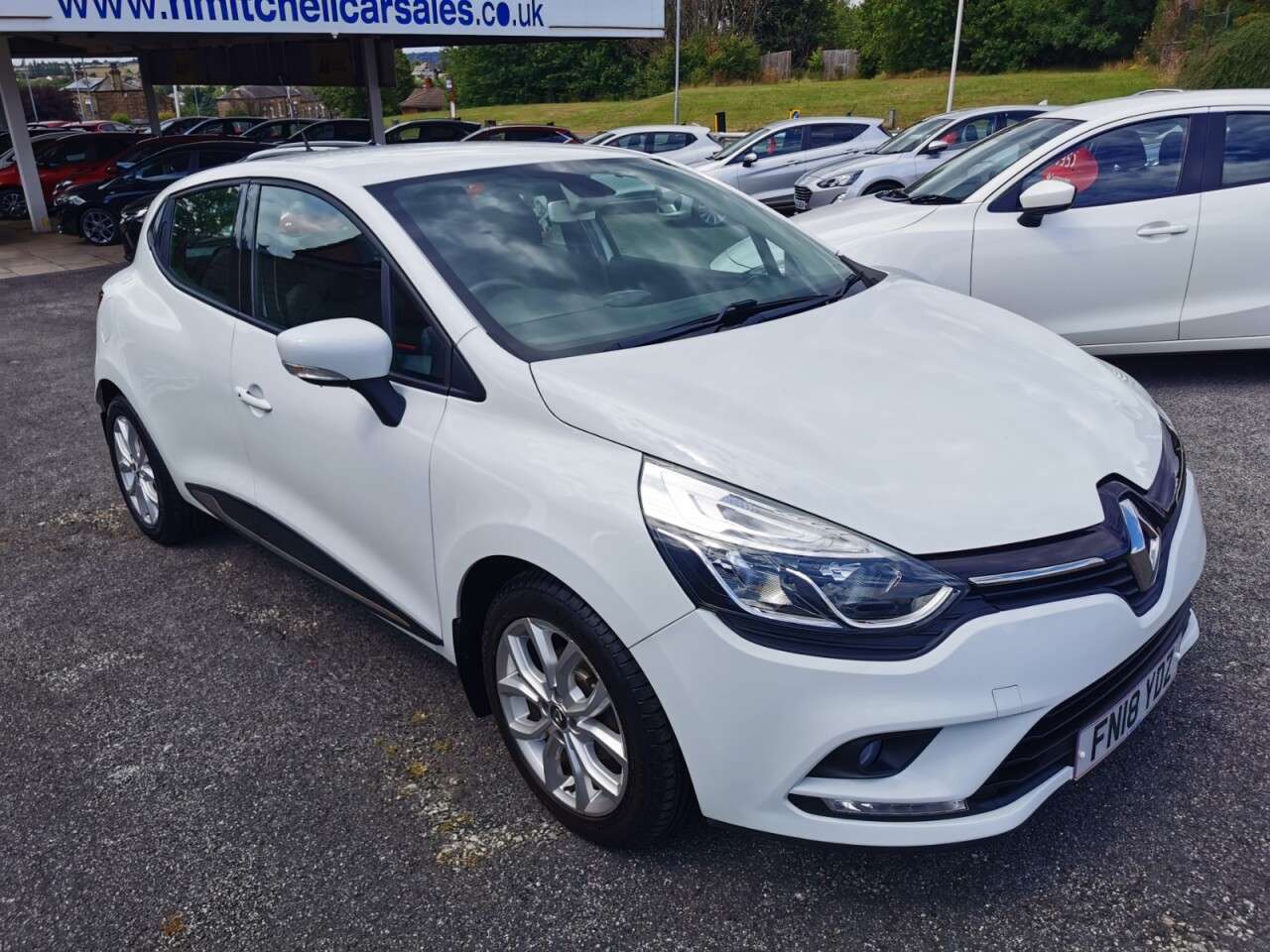 A 2018 RENAULT CLIO 1.2 16V Dynamique Nav Hatchback 5dr Petrol Manual Euro 6 (75 ps) Hatchback A 2018 RENAULT CLIO 1.2 16V Dynamique Nav Hatchback 5dr Petrol Manual Euro 6 (75 ps) Hatchback