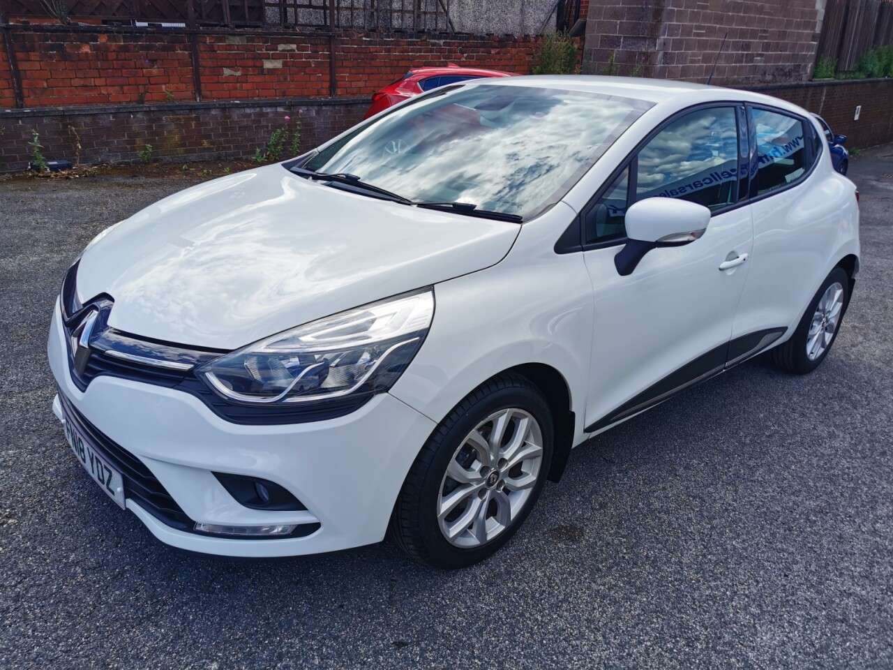 A 2018 RENAULT CLIO 1.2 16V Dynamique Nav Hatchback 5dr Petrol Manual Euro 6 (75 ps) Hatchback A 2018 RENAULT CLIO 1.2 16V Dynamique Nav Hatchback 5dr Petrol Manual Euro 6 (75 ps) Hatchback