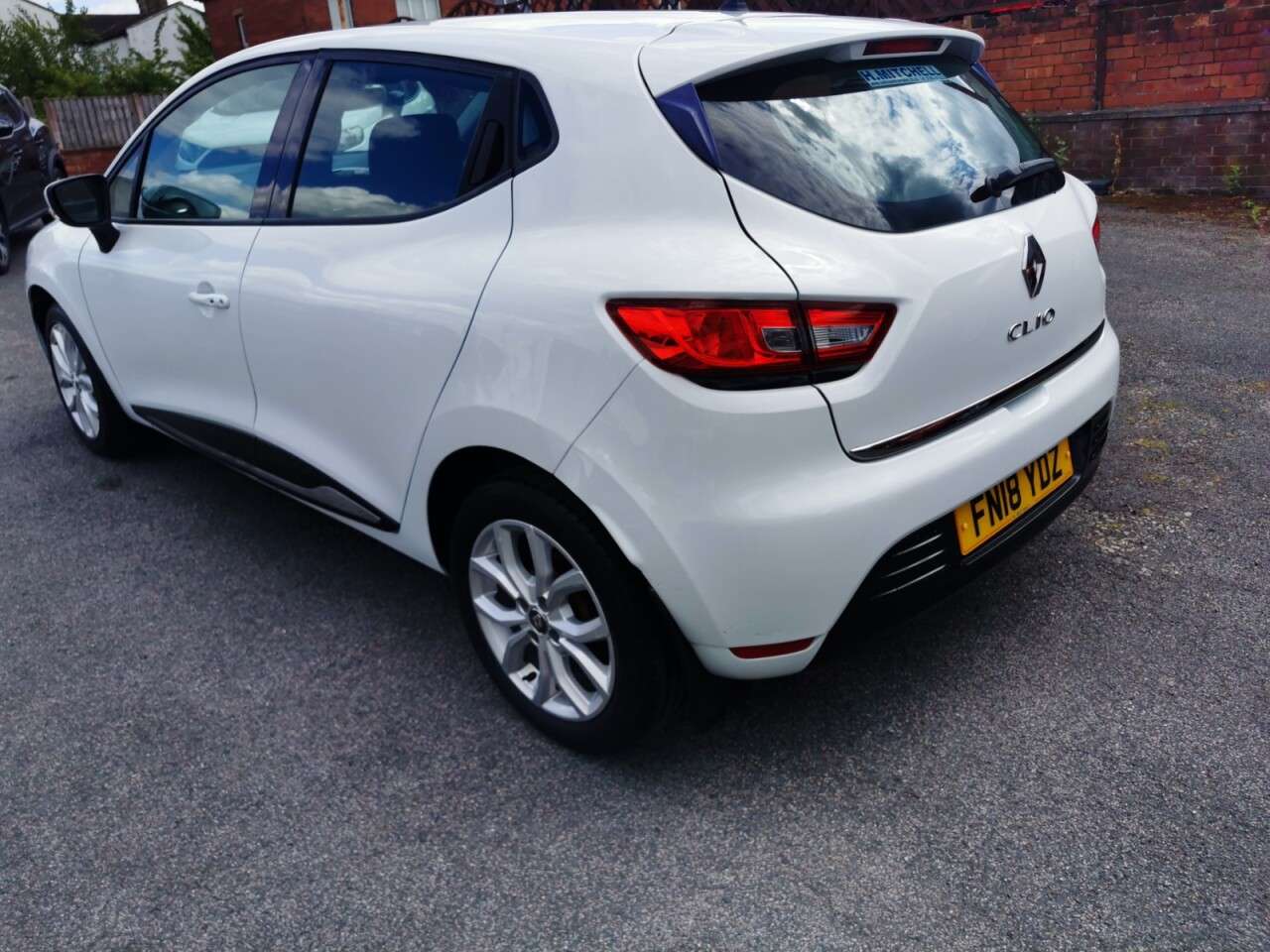 A 2018 RENAULT CLIO 1.2 16V Dynamique Nav Hatchback 5dr Petrol Manual Euro 6 (75 ps) Hatchback A 2018 RENAULT CLIO 1.2 16V Dynamique Nav Hatchback 5dr Petrol Manual Euro 6 (75 ps) Hatchback