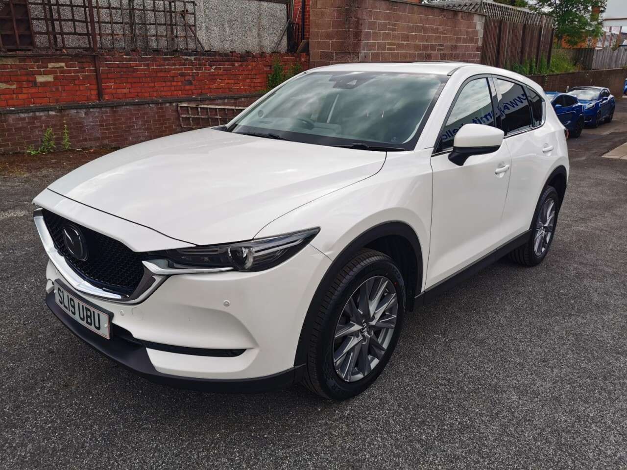 A 2019 MAZDA CX-5 2.0 SKYACTIV-G Sport Nav+ SUV 5dr Petrol Manual Euro 6 (s/s) (165 ps) A 2019 MAZDA CX-5 2.0 SKYACTIV-G Sport Nav+ SUV 5dr Petrol Manual Euro 6 (s/s) (165 ps)