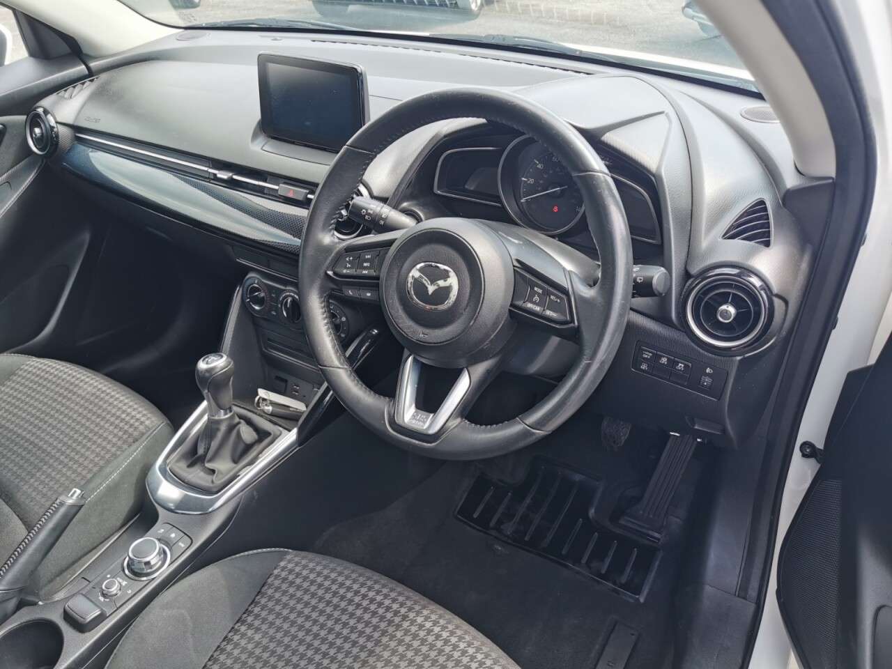 2017 MAZDA MAZDA2 2017 MAZDA MAZDA2