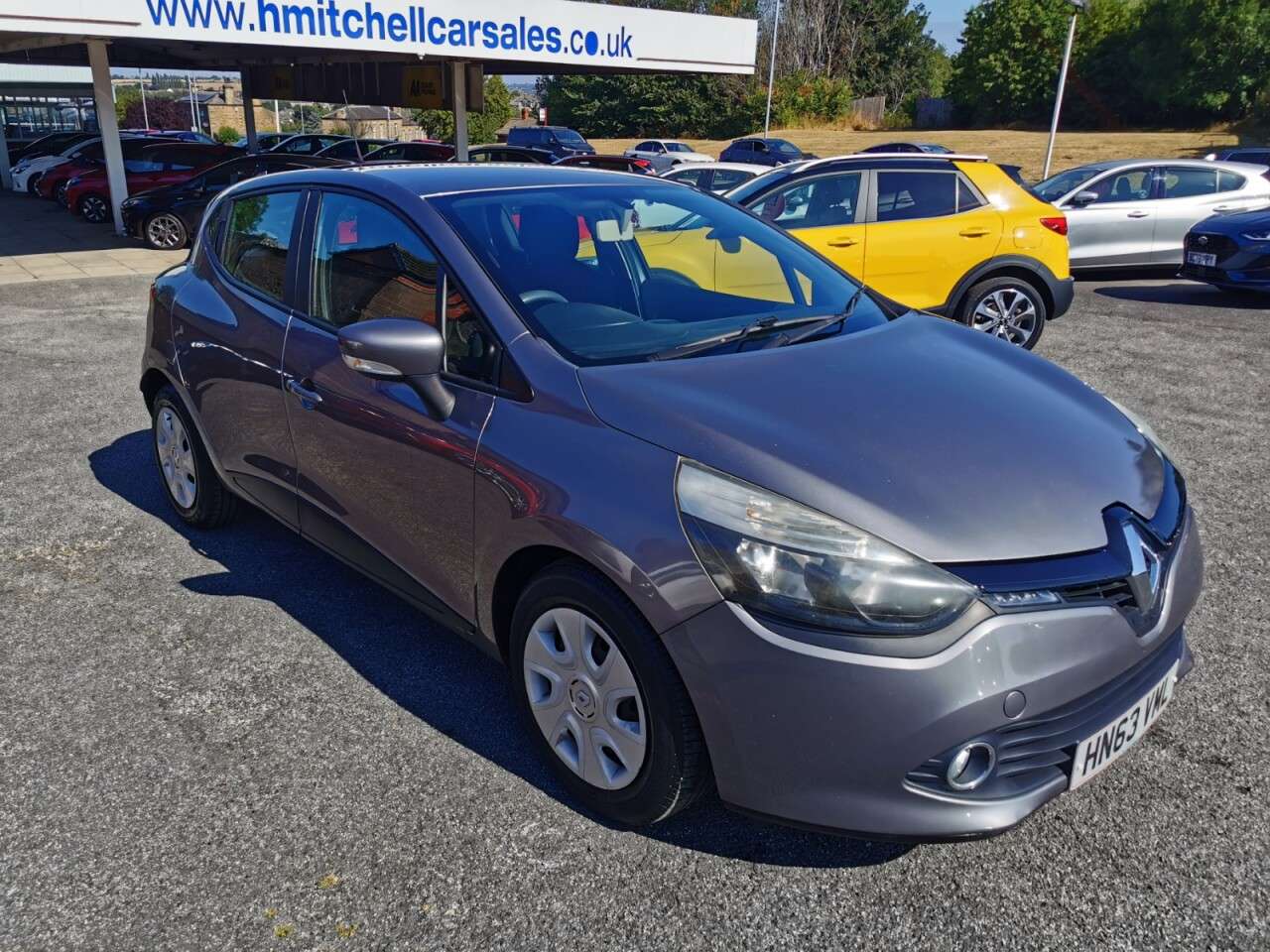 A 2013 RENAULT CLIO 0.9 TCe ECO Expression + Hatchback 5dr Petrol Manual Euro 5 (s/s) (90 ps) A 2013 RENAULT CLIO 0.9 TCe ECO Expression + Hatchback 5dr Petrol Manual Euro 5 (s/s) (90 ps)