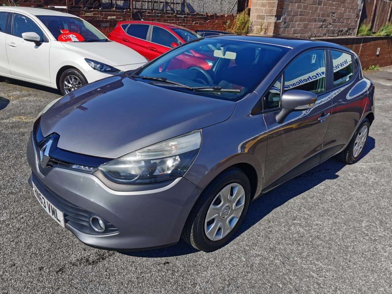 A 2013 RENAULT CLIO 0.9 TCe ECO Expression + Hatchback 5dr Petrol Manual Euro 5 (s/s) (90 ps) A 2013 RENAULT CLIO 0.9 TCe ECO Expression + Hatchback 5dr Petrol Manual Euro 5 (s/s) (90 ps)