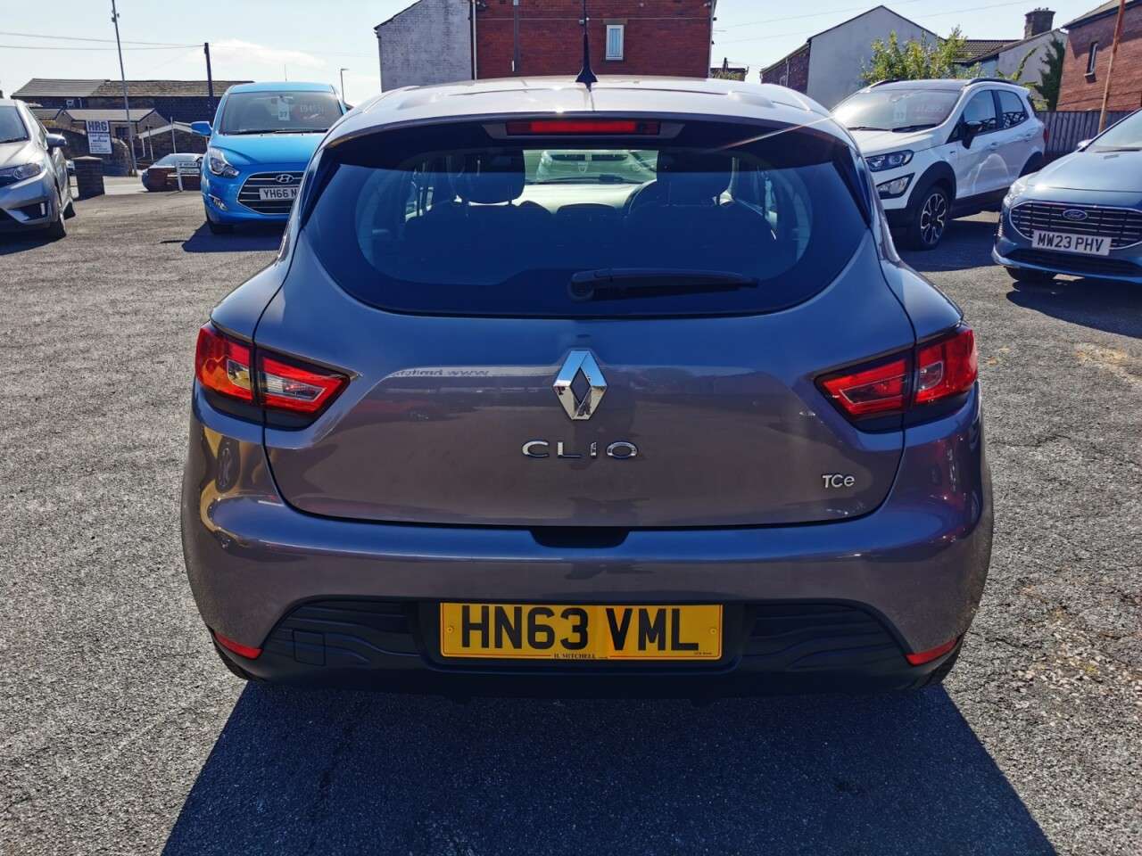 A 2013 RENAULT CLIO 0.9 TCe ECO Expression + Hatchback 5dr Petrol Manual Euro 5 (s/s) (90 ps) A 2013 RENAULT CLIO 0.9 TCe ECO Expression + Hatchback 5dr Petrol Manual Euro 5 (s/s) (90 ps)