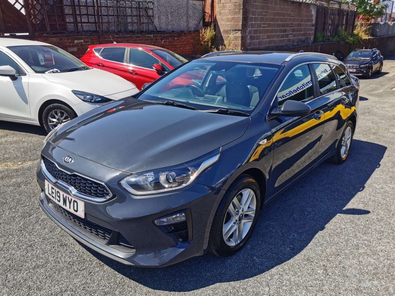 A 2019 KIA CEED 1.0 T-GDi ECO 2 Sportswagon 5dr Petrol Manual Euro 6 (s/s) (118 bhp) A 2019 KIA CEED 1.0 T-GDi ECO 2 Sportswagon 5dr Petrol Manual Euro 6 (s/s) (118 bhp)