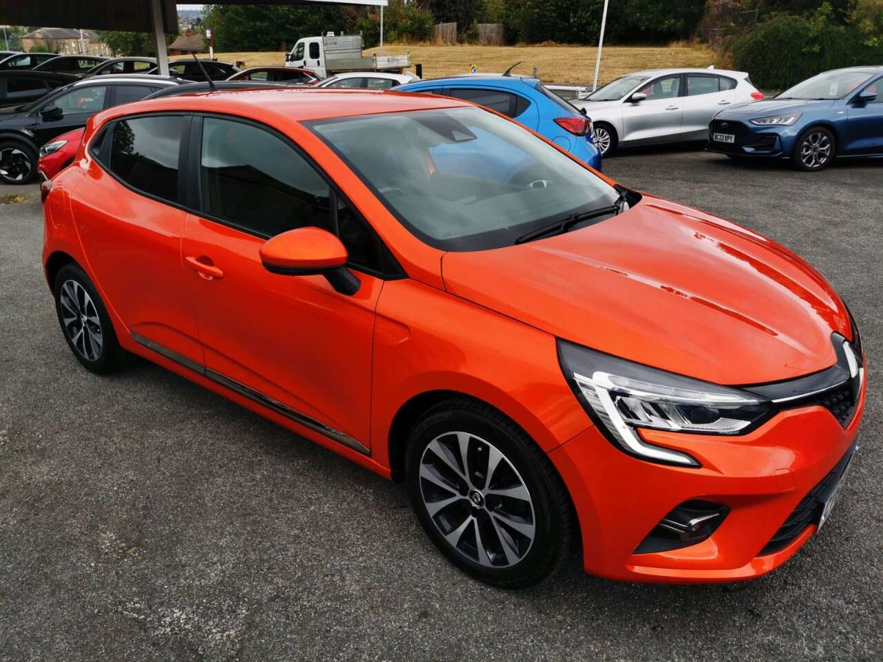 A 2019 RENAULT CLIO 1.0 TCe Iconic Hatchback 5dr Petrol Manual Euro 6 (s/s) (100 ps) A 2019 RENAULT CLIO 1.0 TCe Iconic Hatchback 5dr Petrol Manual Euro 6 (s/s) (100 ps)