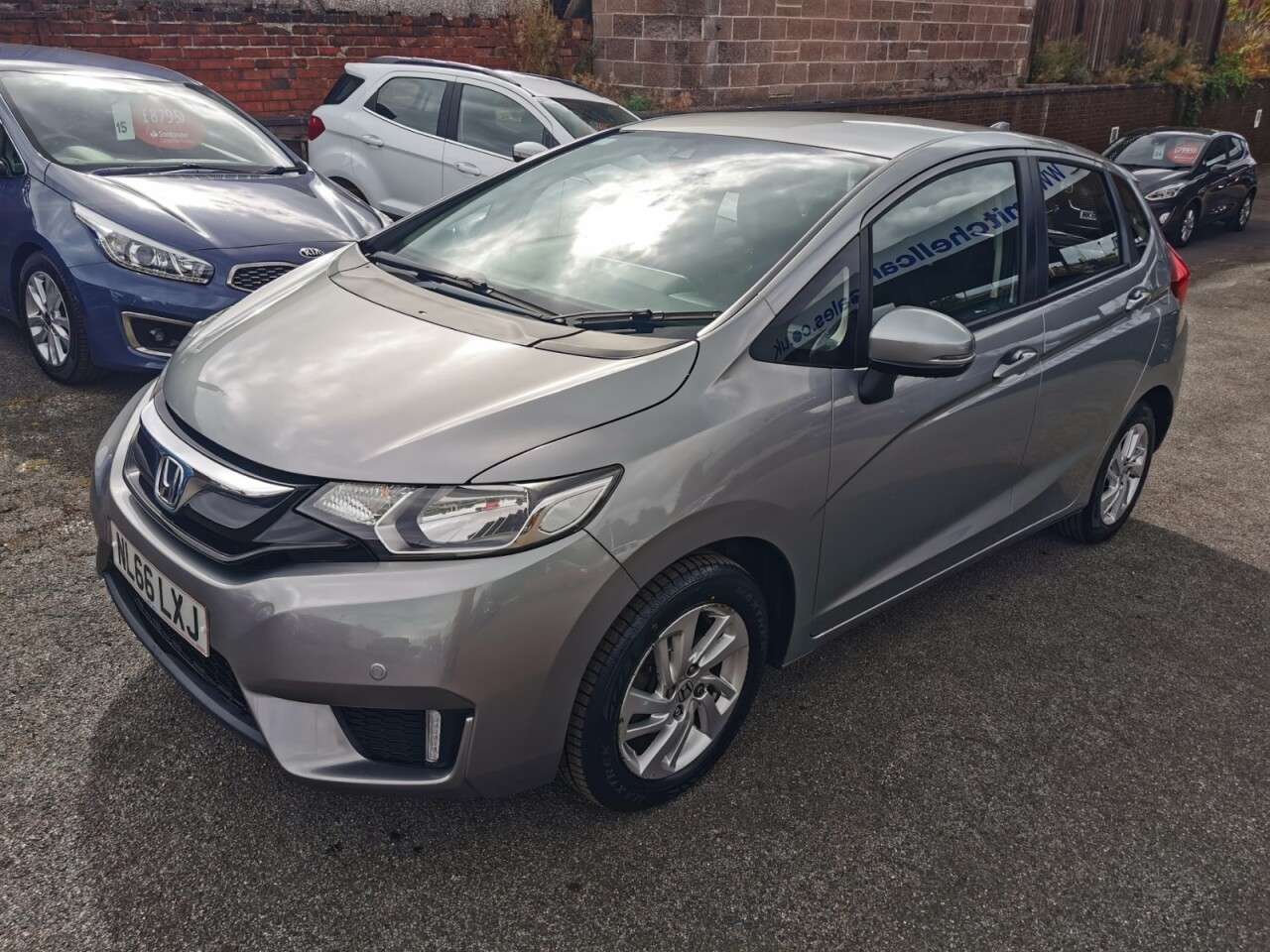 A 2016 HONDA JAZZ 1.3 i-VTEC SE Hatchback 5dr Petrol CVT Euro 6 (s/s) (102 ps) A 2016 HONDA JAZZ 1.3 i-VTEC SE Hatchback 5dr Petrol CVT Euro 6 (s/s) (102 ps)