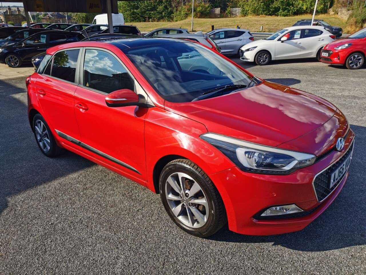 A 2017 HYUNDAI I20 1.2 Premium SE Hatchback 5dr Petrol Manual Euro 6 (84 ps) A 2017 HYUNDAI I20 1.2 Premium SE Hatchback 5dr Petrol Manual Euro 6 (84 ps)