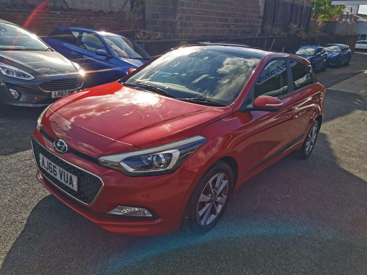 A 2017 HYUNDAI I20 1.2 Premium SE Hatchback 5dr Petrol Manual Euro 6 (84 ps) A 2017 HYUNDAI I20 1.2 Premium SE Hatchback 5dr Petrol Manual Euro 6 (84 ps)