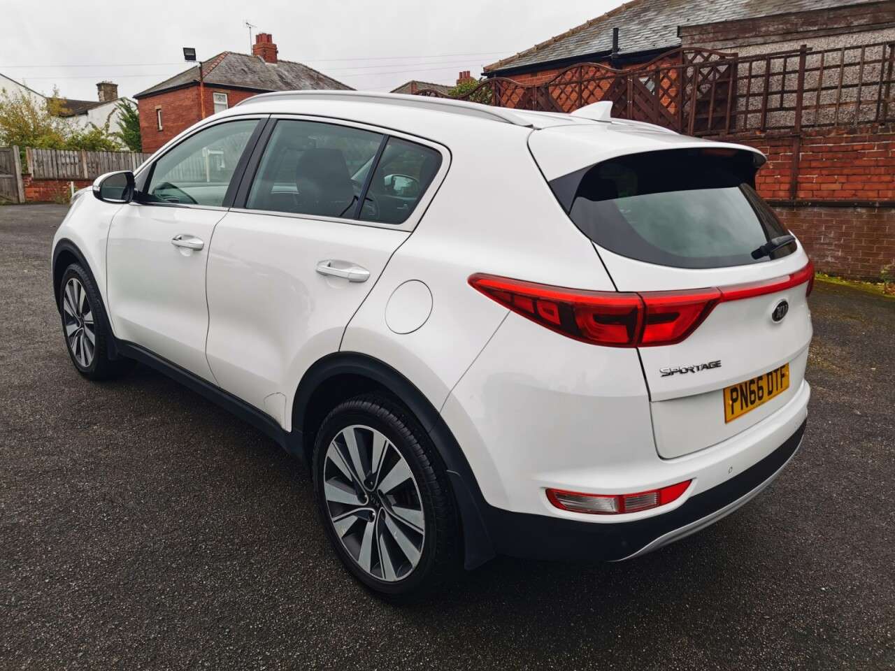 A 2016 KIA SPORTAGE 1.7 CRDi 3 SUV 5dr Diesel Manual Euro 6 (s/s) (114 bhp) A 2016 KIA SPORTAGE 1.7 CRDi 3 SUV 5dr Diesel Manual Euro 6 (s/s) (114 bhp)