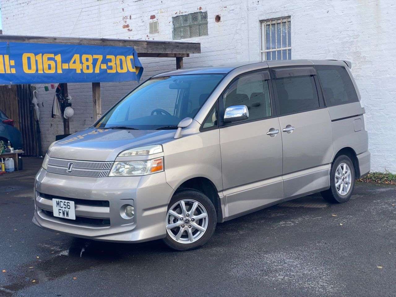 A 2006 TOYOTA VOXY/NOAH 2.0 JAPANESE IMPORT A 2006 TOYOTA VOXY/NOAH 2.0 JAPANESE IMPORT