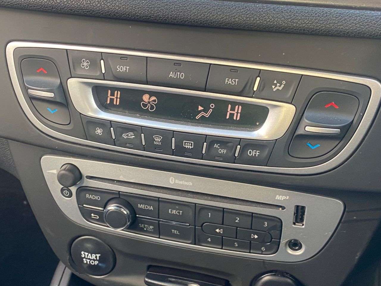 2015 RENAULT MEGANE 2015 RENAULT MEGANE