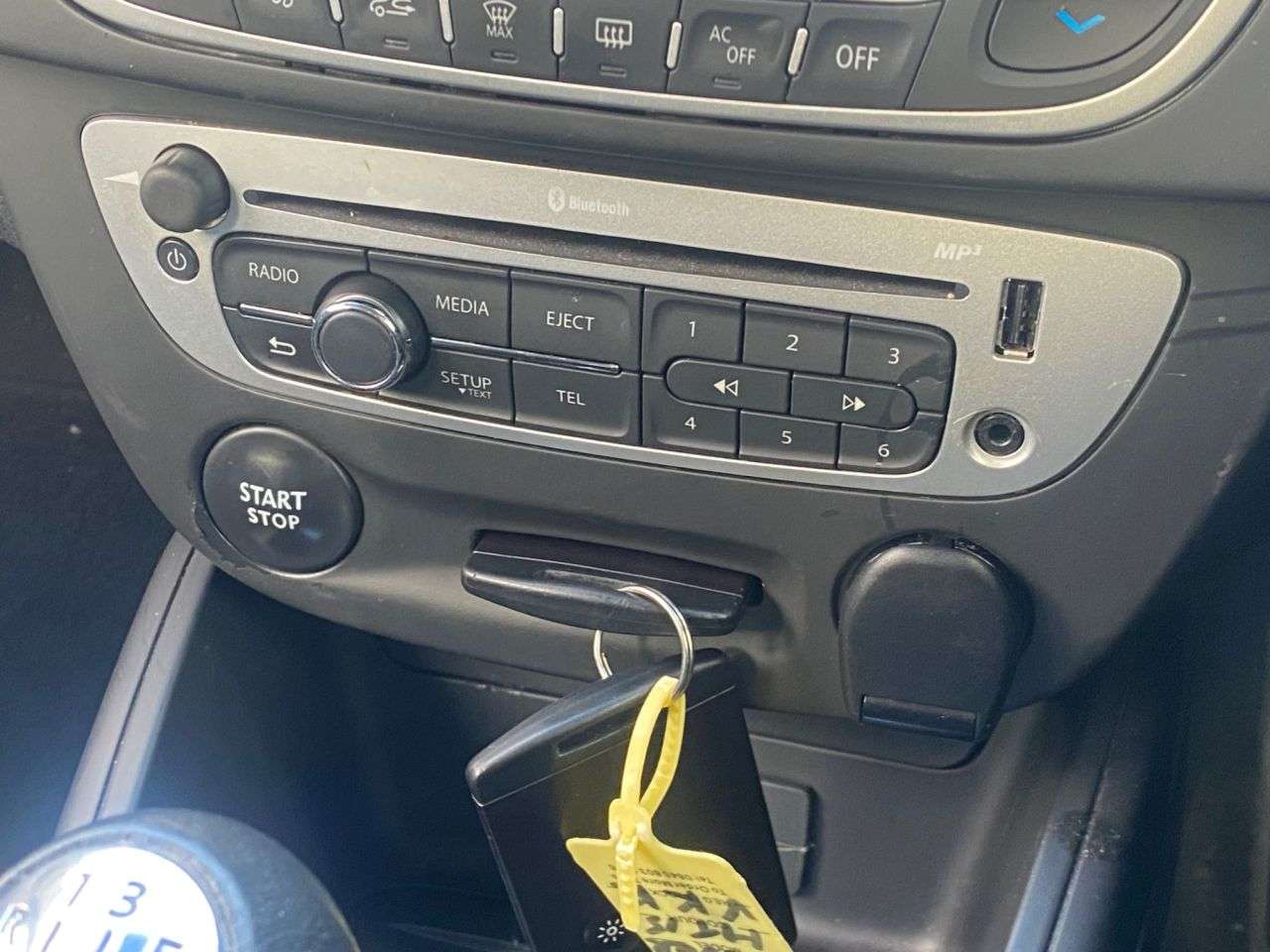 2015 RENAULT MEGANE 2015 RENAULT MEGANE