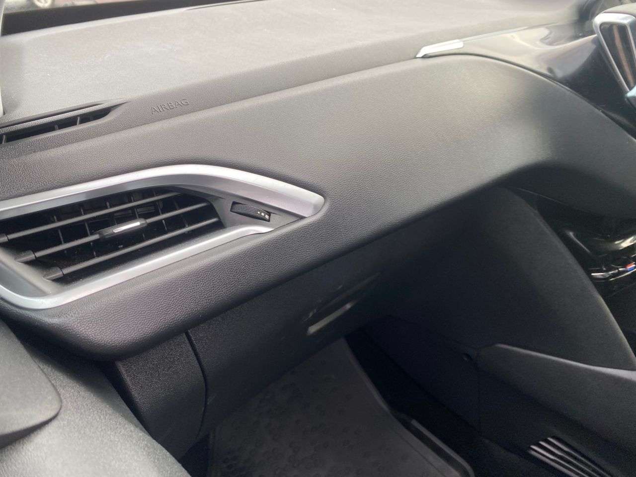 2014 PEUGEOT 208 2014 PEUGEOT 208