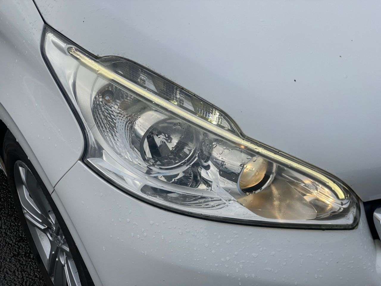 2014 PEUGEOT 208 2014 PEUGEOT 208