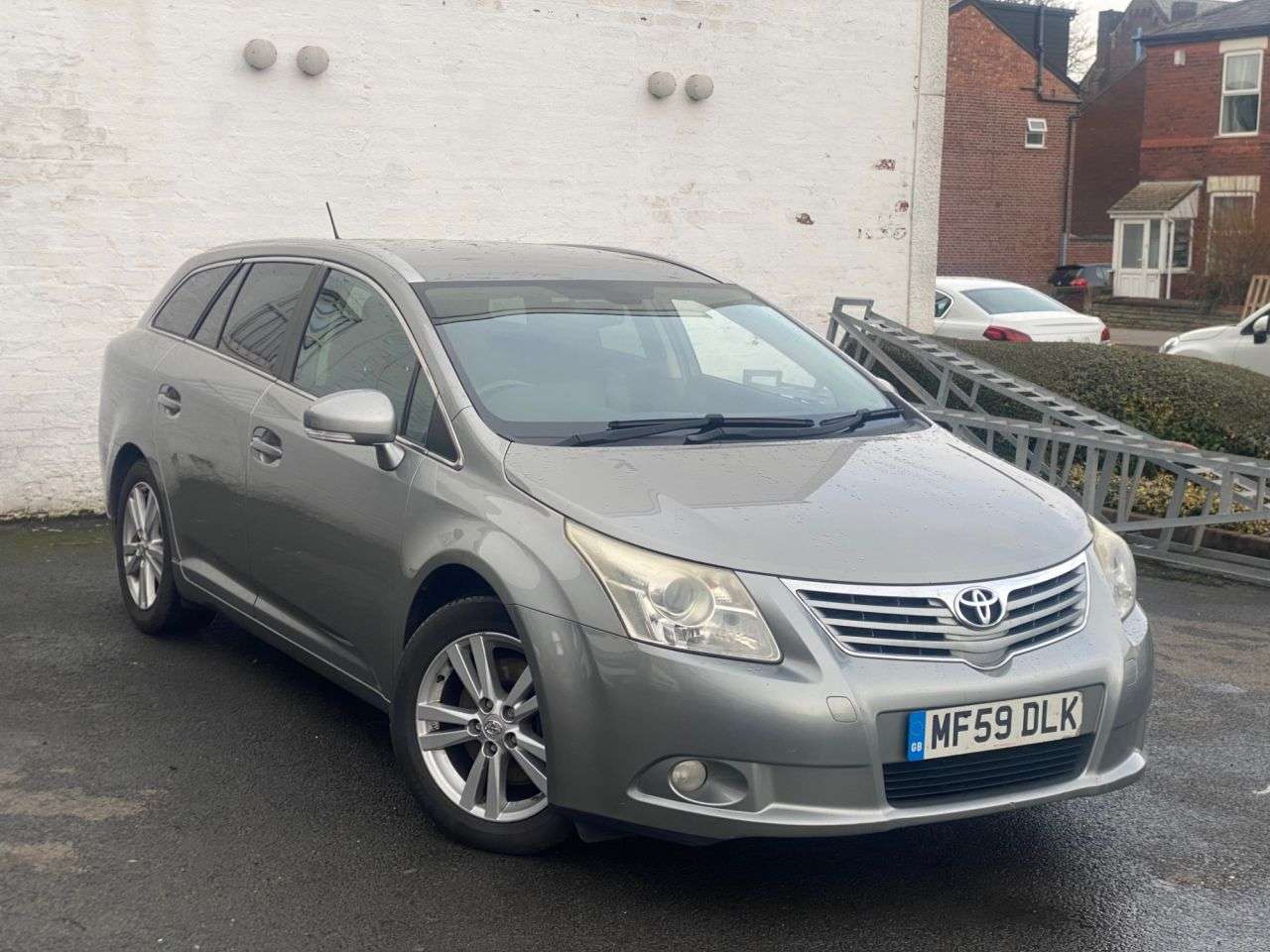 A 2009 TOYOTA AVENSIS 2.2 D-4D T4 Tourer 5dr Diesel Manual Euro 5 (150 ps) 13 TOYOTA SERVICE STAM A 2009 TOYOTA AVENSIS 2.2 D-4D T4 Tourer 5dr Diesel Manual Euro 5 (150 ps) 13 TOYOTA SERVICE STAM