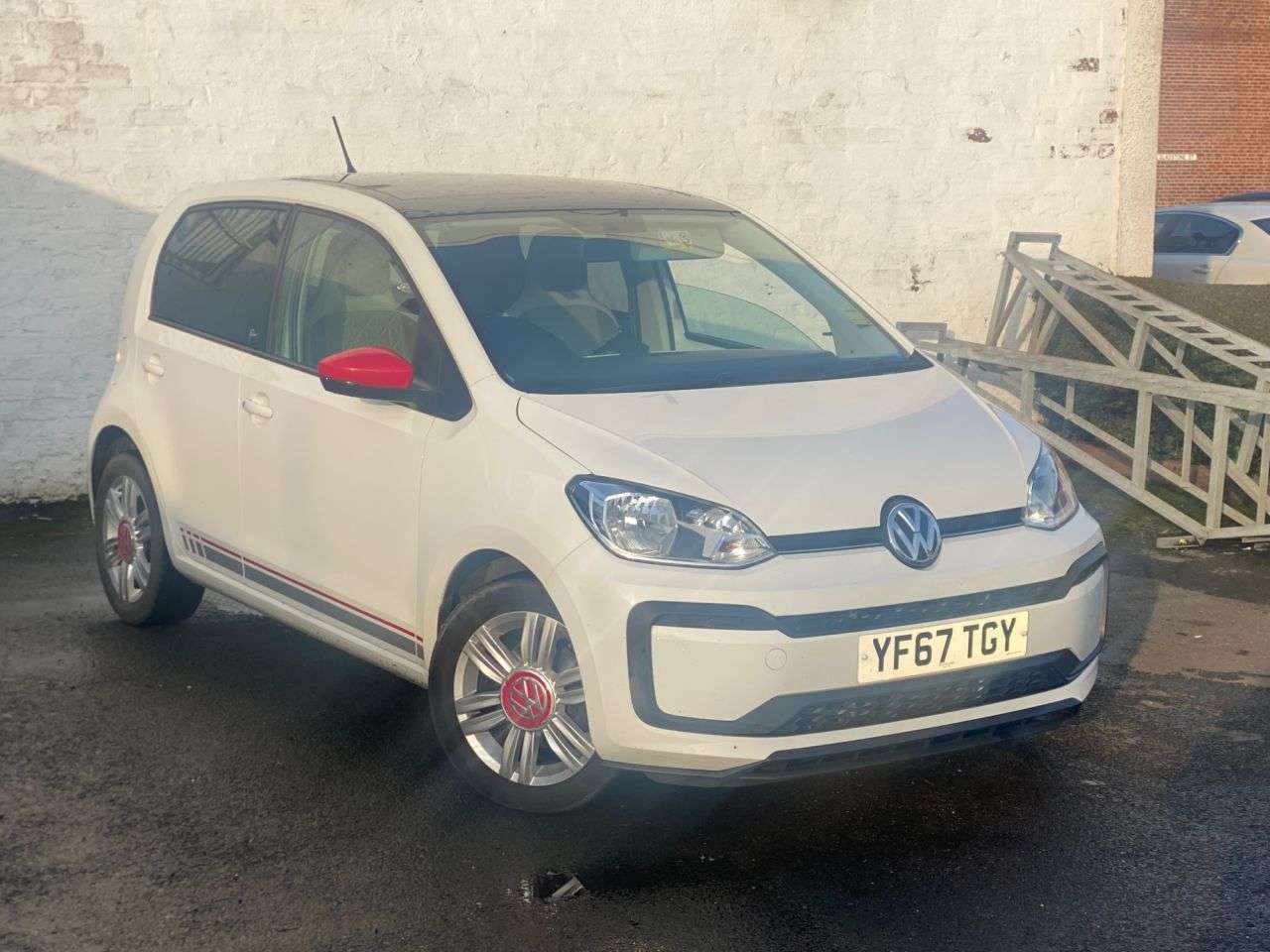 A 2017 VOLKSWAGEN UP! 1.0 up! beats Hatchback 3dr Petrol Manual Euro 6 (s/s) (90 ps) FULL SERVICE A 2017 VOLKSWAGEN UP! 1.0 up! beats Hatchback 3dr Petrol Manual Euro 6 (s/s) (90 ps) FULL SERVICE