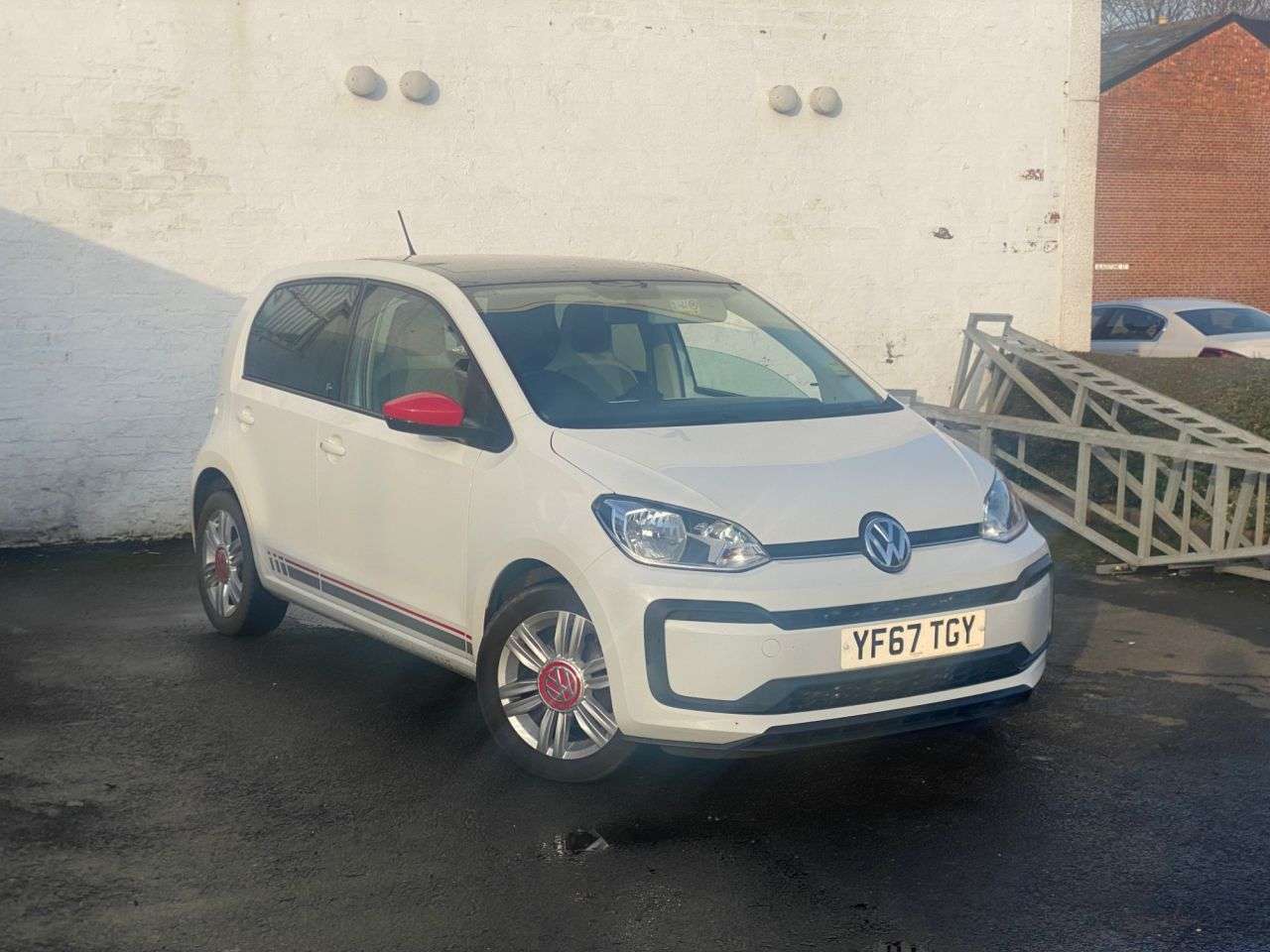 A 2017 VOLKSWAGEN UP! 1.0 up! beats Hatchback 3dr Petrol Manual Euro 6 (s/s) (90 ps) FULL SERVICE A 2017 VOLKSWAGEN UP! 1.0 up! beats Hatchback 3dr Petrol Manual Euro 6 (s/s) (90 ps) FULL SERVICE