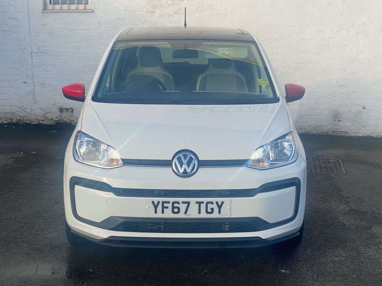 A 2017 VOLKSWAGEN UP! 1.0 up! beats Hatchback 3dr Petrol Manual Euro 6 (s/s) (90 ps) FULL SERVICE A 2017 VOLKSWAGEN UP! 1.0 up! beats Hatchback 3dr Petrol Manual Euro 6 (s/s) (90 ps) FULL SERVICE