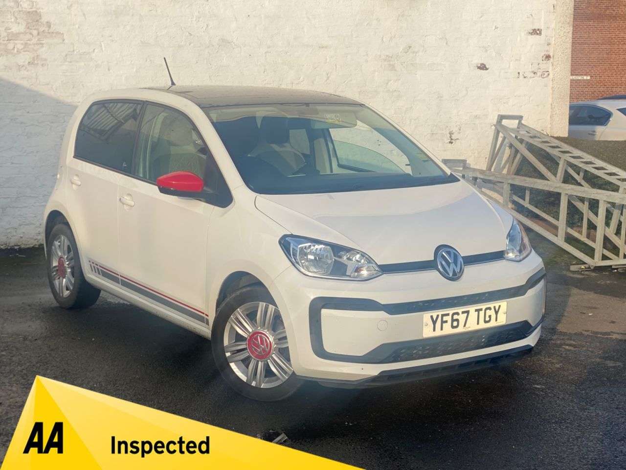 A 2017 VOLKSWAGEN UP! 1.0 up! beats Hatchback 3dr Petrol Manual Euro 6 (s/s) (90 ps) FULL SERVICE A 2017 VOLKSWAGEN UP! 1.0 up! beats Hatchback 3dr Petrol Manual Euro 6 (s/s) (90 ps) FULL SERVICE