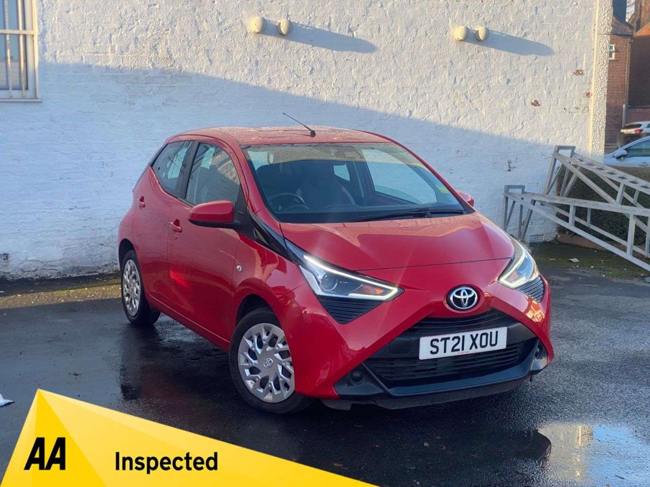 A 2021 TOYOTA AYGO 1.0 VVT-i x-play Hatchback 5dr Petrol x-shift Euro 6 (Safety Sense) (71 ps) A 2021 TOYOTA AYGO 1.0 VVT-i x-play Hatchback 5dr Petrol x-shift Euro 6 (Safety Sense) (71 ps)