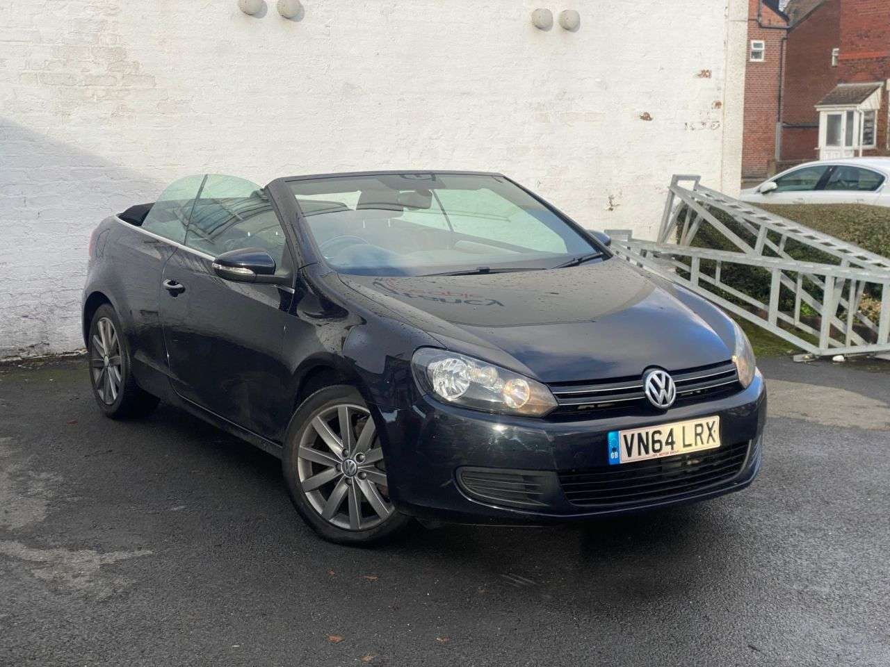 A 2014 VOLKSWAGEN GOLF 1.6 TDI BlueMotion Tech SE Cabriolet 2dr Diesel Manual Euro 5 (s/s) (105 ps A 2014 VOLKSWAGEN GOLF 1.6 TDI BlueMotion Tech SE Cabriolet 2dr Diesel Manual Euro 5 (s/s) (105 ps