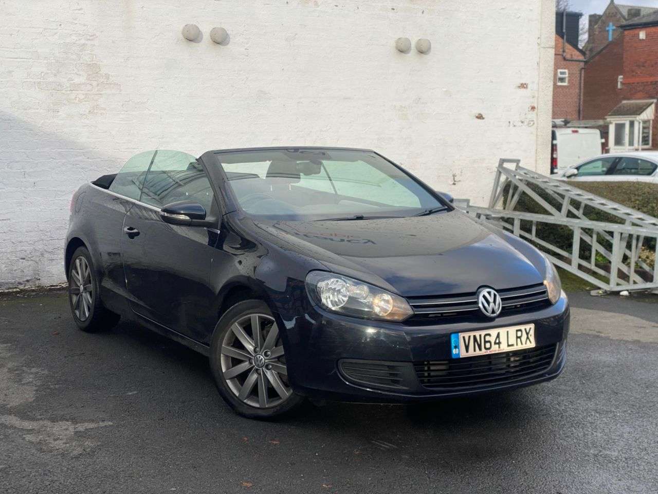 A 2014 VOLKSWAGEN GOLF 1.6 TDI BlueMotion Tech SE Cabriolet 2dr Diesel Manual Euro 5 (s/s) (105 ps A 2014 VOLKSWAGEN GOLF 1.6 TDI BlueMotion Tech SE Cabriolet 2dr Diesel Manual Euro 5 (s/s) (105 ps