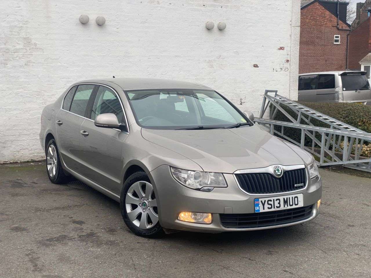 A 2013 SKODA SUPERB 1.6 TDI SE GreenLine II Hatchback 5dr Diesel Manual Euro 5 (s/s) (105 ps) 1 A 2013 SKODA SUPERB 1.6 TDI SE GreenLine II Hatchback 5dr Diesel Manual Euro 5 (s/s) (105 ps) 1