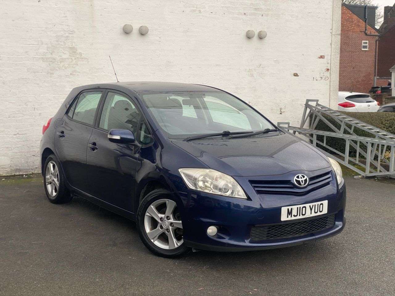 A 2010 TOYOTA AURIS 1.6 V-Matic TR Hatchback 5dr Petrol Manual (153 g/km, 124 bhp) SERVICE HIST A 2010 TOYOTA AURIS 1.6 V-Matic TR Hatchback 5dr Petrol Manual (153 g/km, 124 bhp) SERVICE HIST