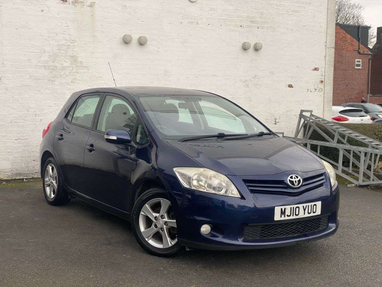 A 2010 TOYOTA AURIS 1.6 V-Matic TR Hatchback 5dr Petrol Manual (153 g/km, 124 bhp) SERVICE HIST A 2010 TOYOTA AURIS 1.6 V-Matic TR Hatchback 5dr Petrol Manual (153 g/km, 124 bhp) SERVICE HIST