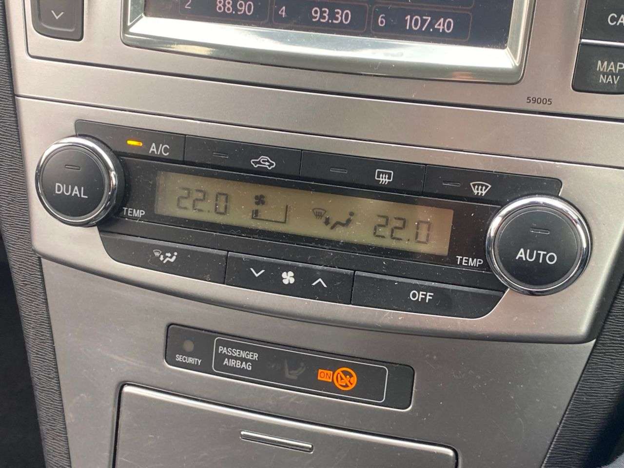 2013 TOYOTA AVENSIS 2013 TOYOTA AVENSIS