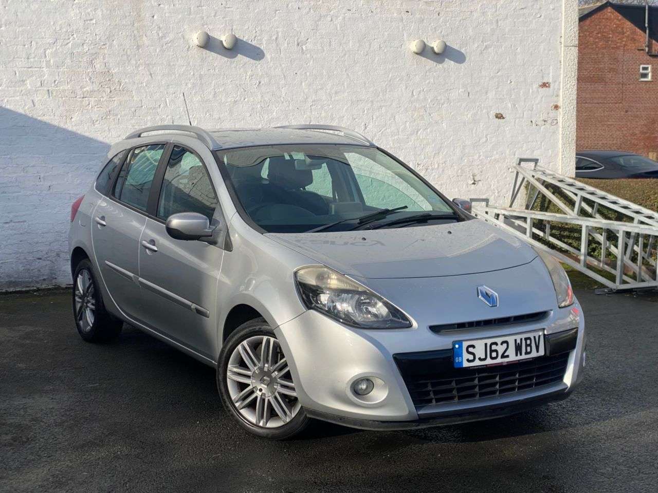 A 2012 RENAULT CLIO 1.2 Dynamique TomTom Sport Tourer 5dr Petrol Manual Euro 5 (75 ps) NEW CLUT A 2012 RENAULT CLIO 1.2 Dynamique TomTom Sport Tourer 5dr Petrol Manual Euro 5 (75 ps) NEW CLUT