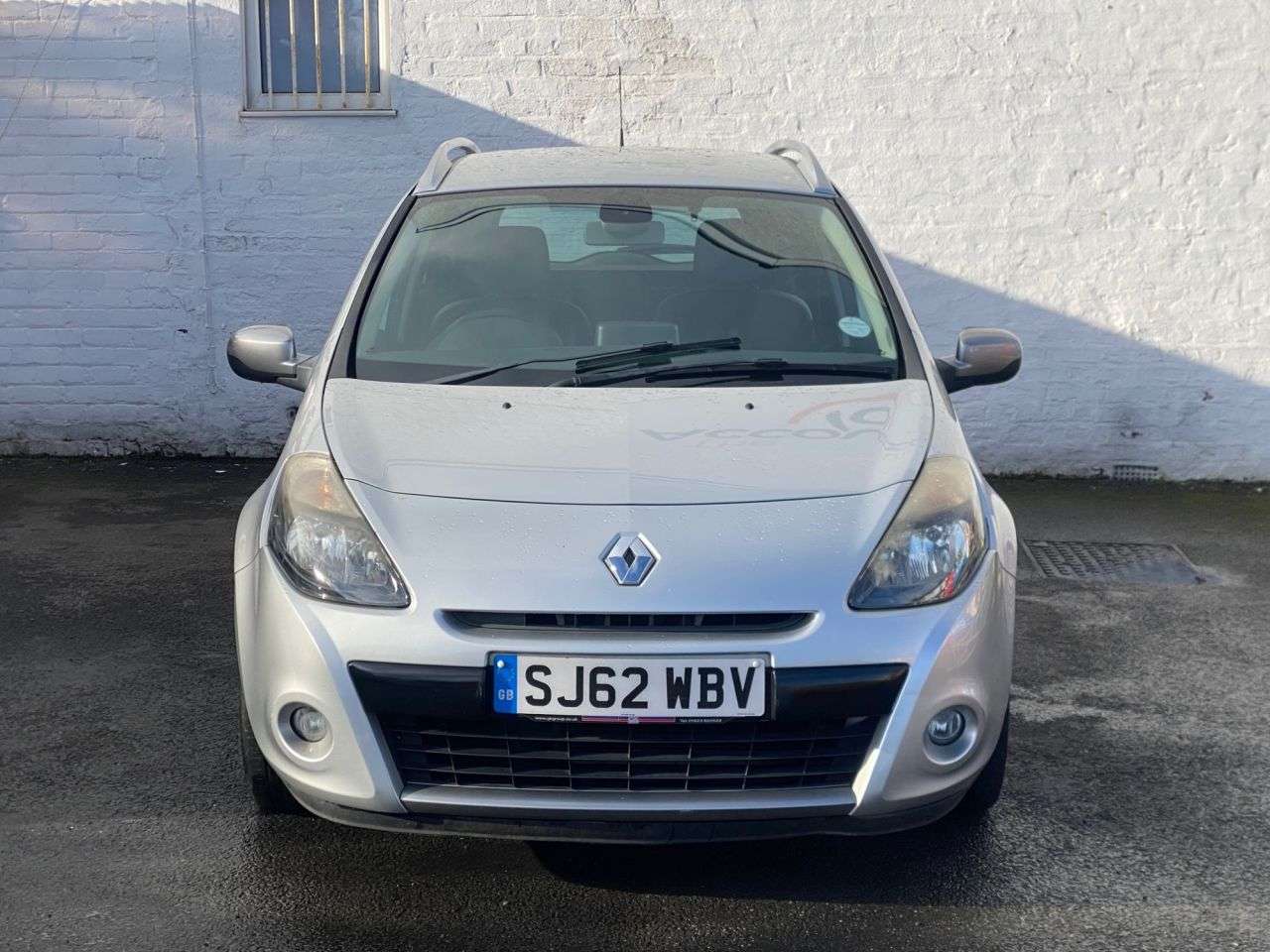 A 2012 RENAULT CLIO 1.2 Dynamique TomTom Sport Tourer 5dr Petrol Manual Euro 5 (75 ps) NEW CLUT A 2012 RENAULT CLIO 1.2 Dynamique TomTom Sport Tourer 5dr Petrol Manual Euro 5 (75 ps) NEW CLUT
