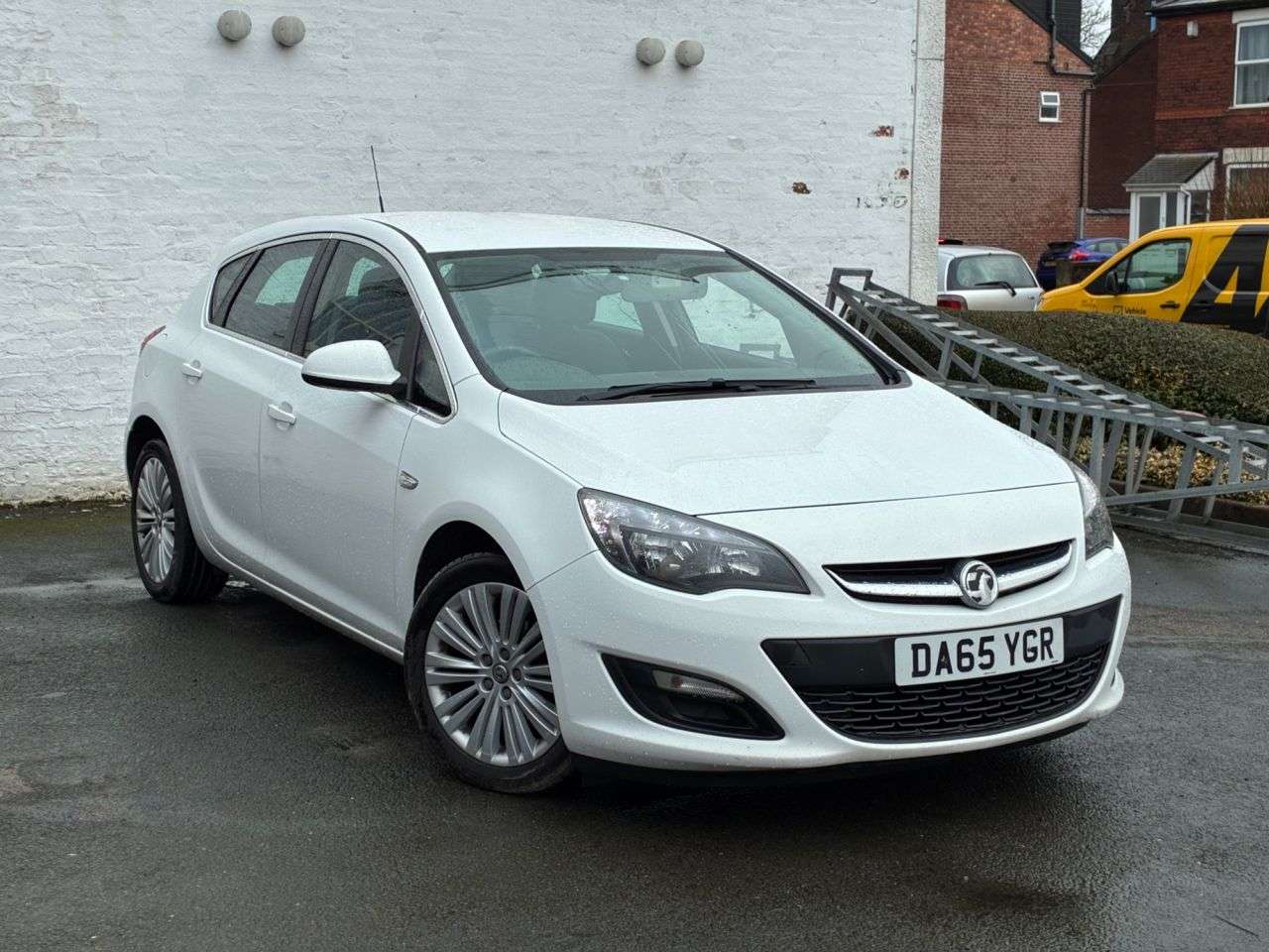 A 2015 VAUXHALL ASTRA 1.4i Excite Hatchback 5dr Petrol Manual Euro 6 (100 ps) 2 KEYS, DUAL CLIMAT A 2015 VAUXHALL ASTRA 1.4i Excite Hatchback 5dr Petrol Manual Euro 6 (100 ps) 2 KEYS, DUAL CLIMAT