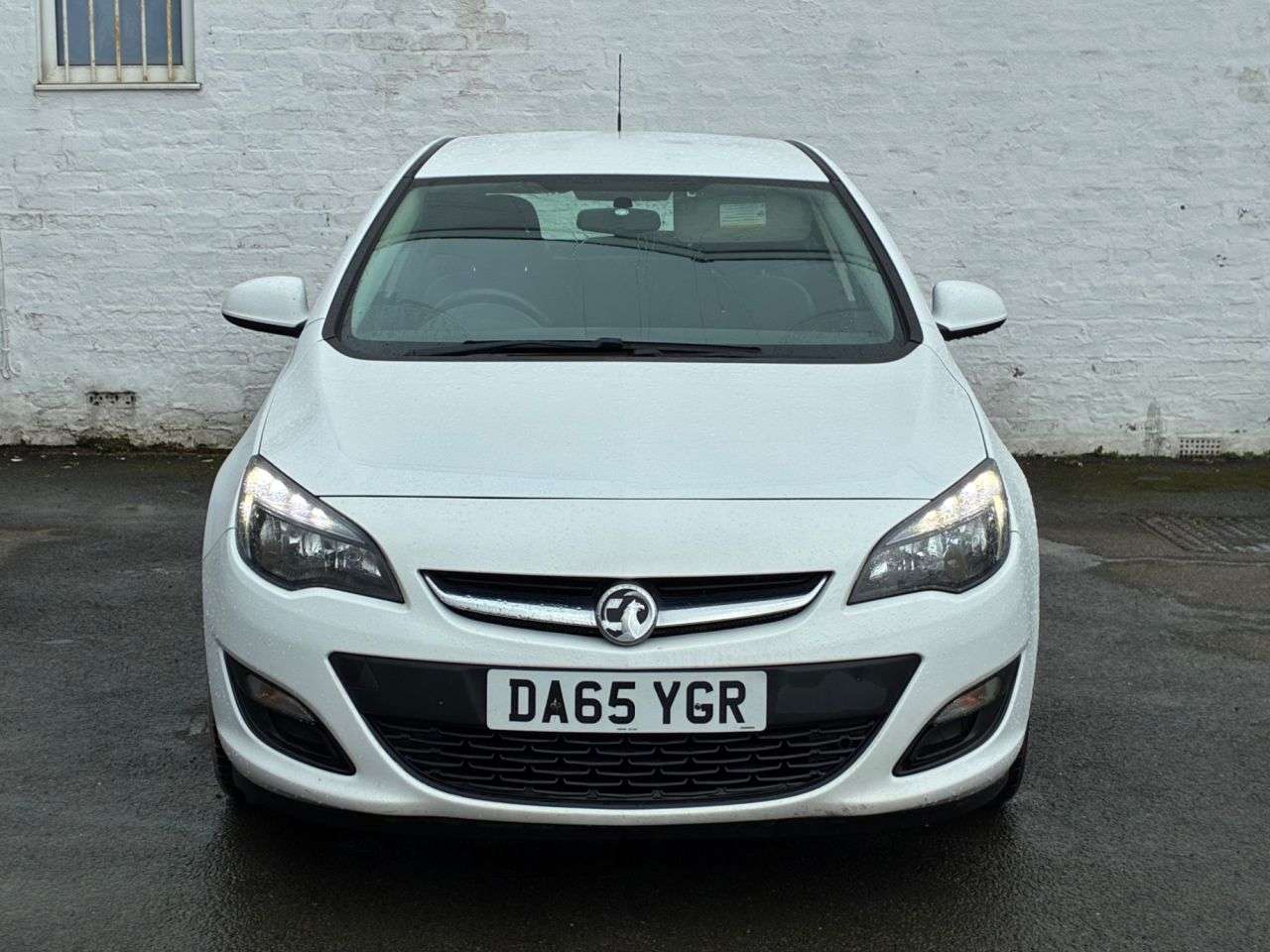 A 2015 VAUXHALL ASTRA 1.4i Excite Hatchback 5dr Petrol Manual Euro 6 (100 ps) 2 KEYS, DUAL CLIMAT A 2015 VAUXHALL ASTRA 1.4i Excite Hatchback 5dr Petrol Manual Euro 6 (100 ps) 2 KEYS, DUAL CLIMAT