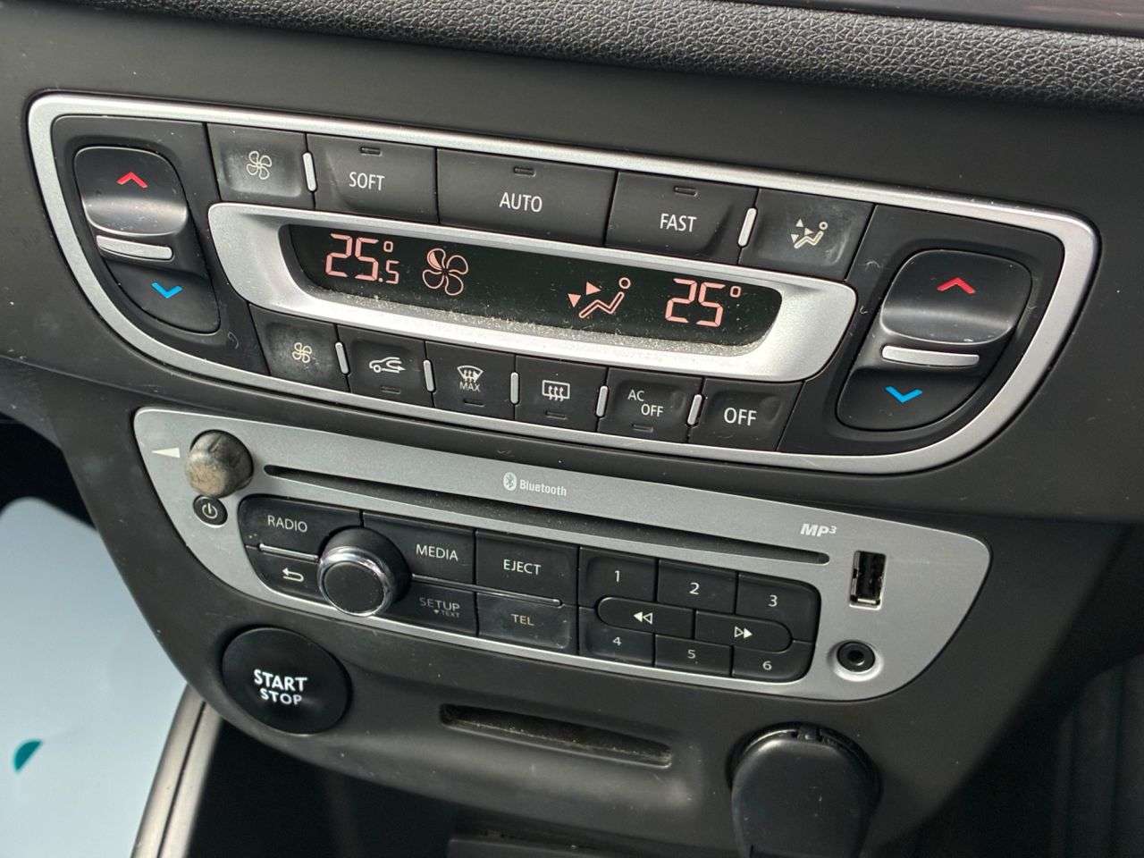 2015 RENAULT MEGANE 2015 RENAULT MEGANE