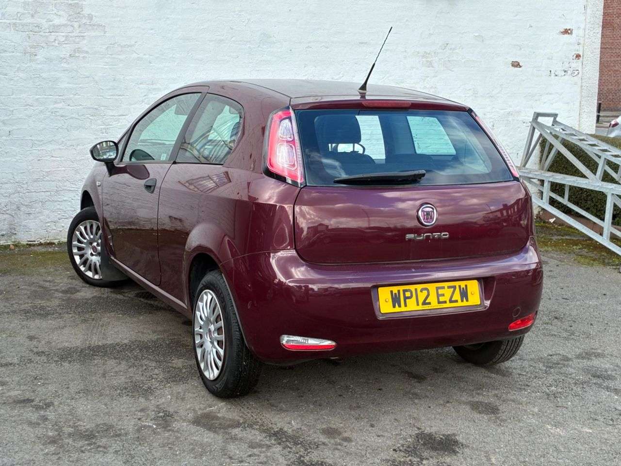 2012 FIAT PUNTO 2012 FIAT PUNTO