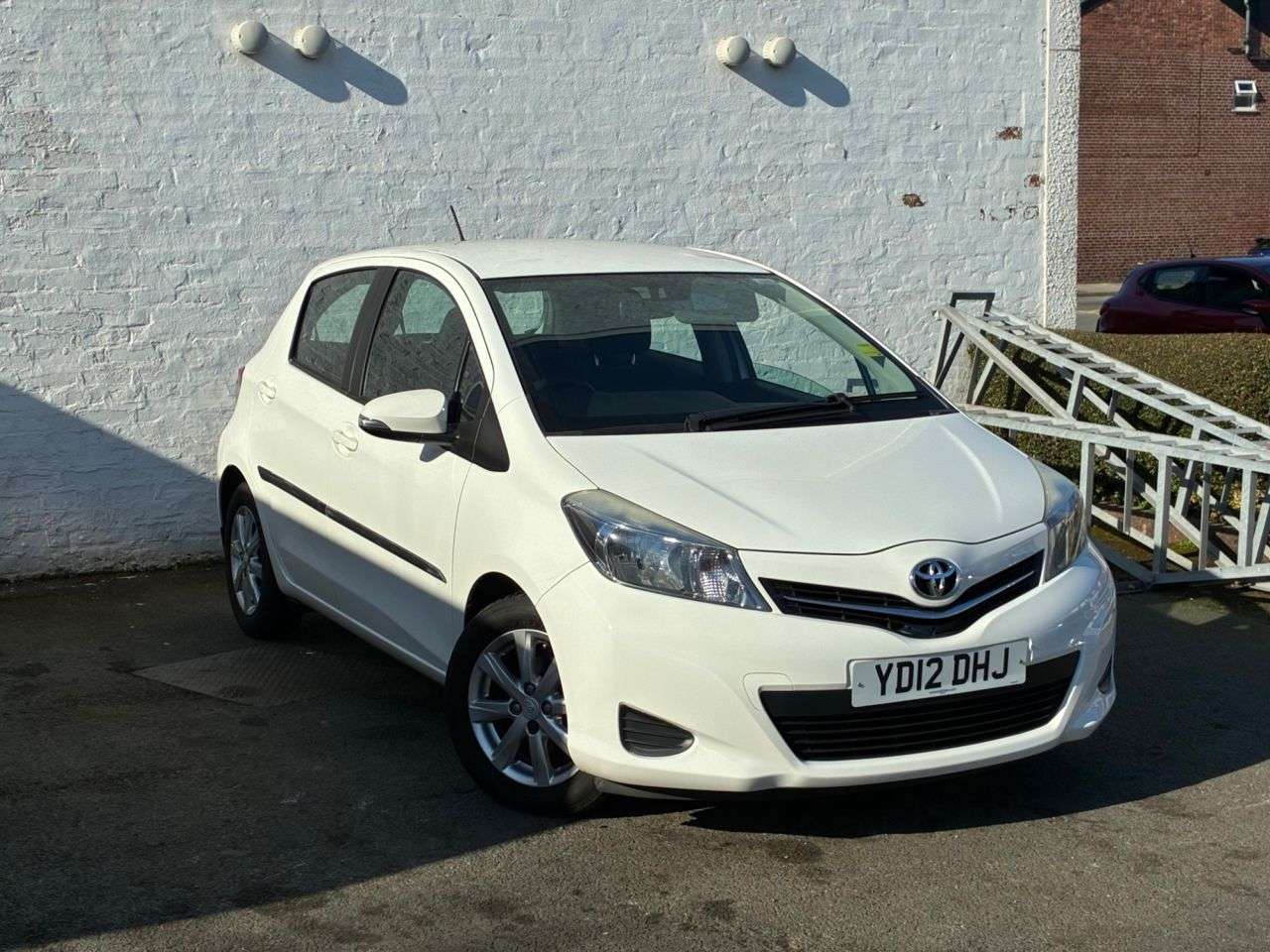 A 2012 TOYOTA YARIS 1.33 Dual VVT-i TR Hatchback 5dr Petrol Multidrive S Euro 5 (101 ps) * COMP A 2012 TOYOTA YARIS 1.33 Dual VVT-i TR Hatchback 5dr Petrol Multidrive S Euro 5 (101 ps) * COMP