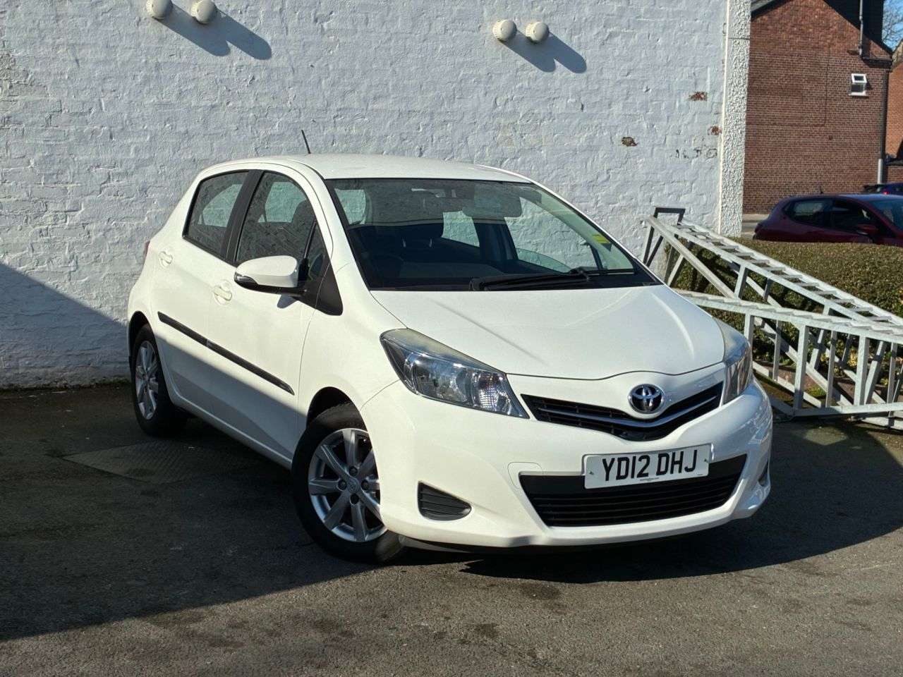 A 2012 TOYOTA YARIS 1.33 Dual VVT-i TR Hatchback 5dr Petrol Multidrive S Euro 5 (101 ps) * COMP A 2012 TOYOTA YARIS 1.33 Dual VVT-i TR Hatchback 5dr Petrol Multidrive S Euro 5 (101 ps) * COMP