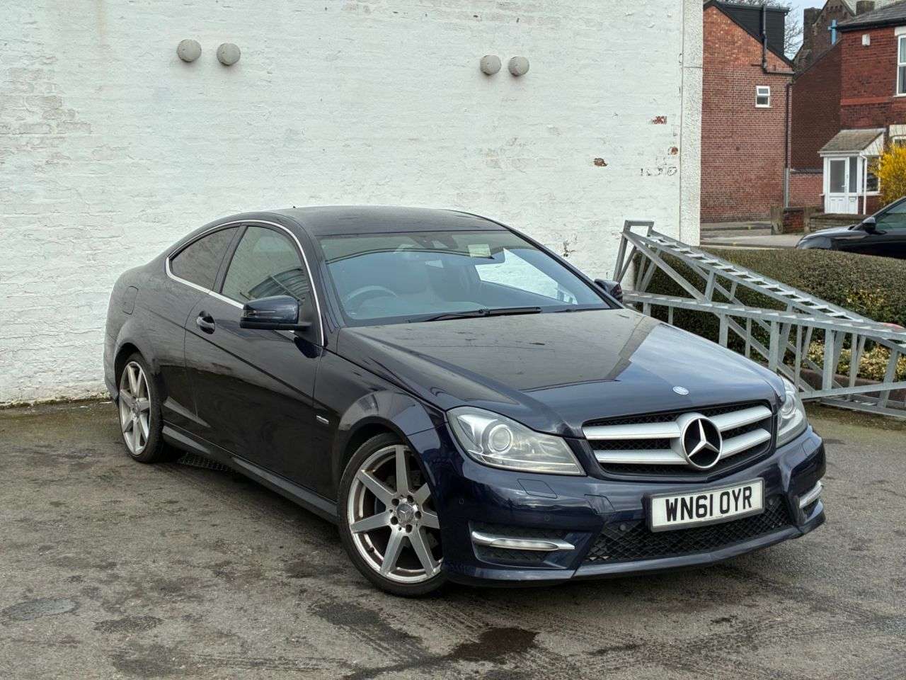 A 2011 MERCEDES-BENZ C-CLASS 2.1 C220 CDI BlueEfficiency AMG Sport Edition 125 Coupe 2dr Diesel G-Tronic A 2011 MERCEDES-BENZ C-CLASS 2.1 C220 CDI BlueEfficiency AMG Sport Edition 125 Coupe 2dr Diesel G-Tronic