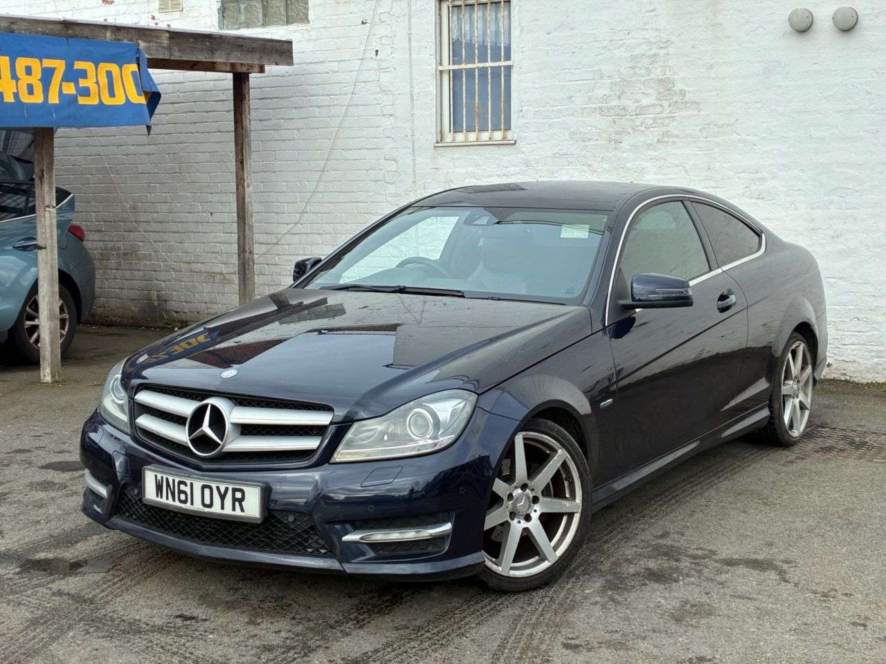 A 2011 MERCEDES-BENZ C-CLASS 2.1 C220 CDI BlueEfficiency AMG Sport Edition 125 Coupe 2dr Diesel G-Tronic A 2011 MERCEDES-BENZ C-CLASS 2.1 C220 CDI BlueEfficiency AMG Sport Edition 125 Coupe 2dr Diesel G-Tronic