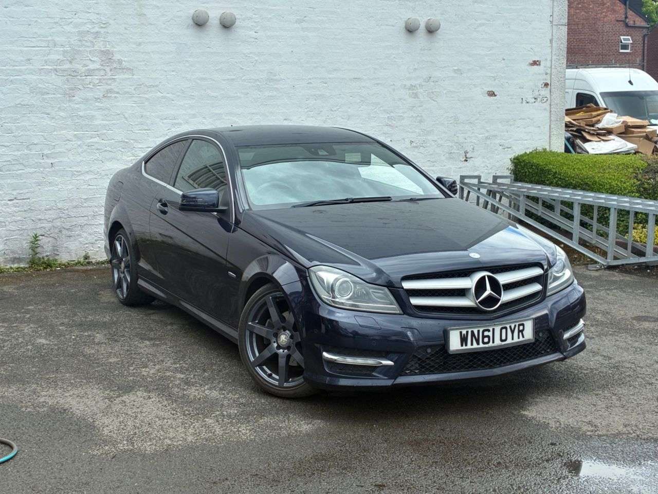 A 2011 MERCEDES-BENZ C-CLASS 2.1 C220 CDI BlueEfficiency AMG Sport Edition 125 Coupe 2dr Diesel G-Tronic A 2011 MERCEDES-BENZ C-CLASS 2.1 C220 CDI BlueEfficiency AMG Sport Edition 125 Coupe 2dr Diesel G-Tronic