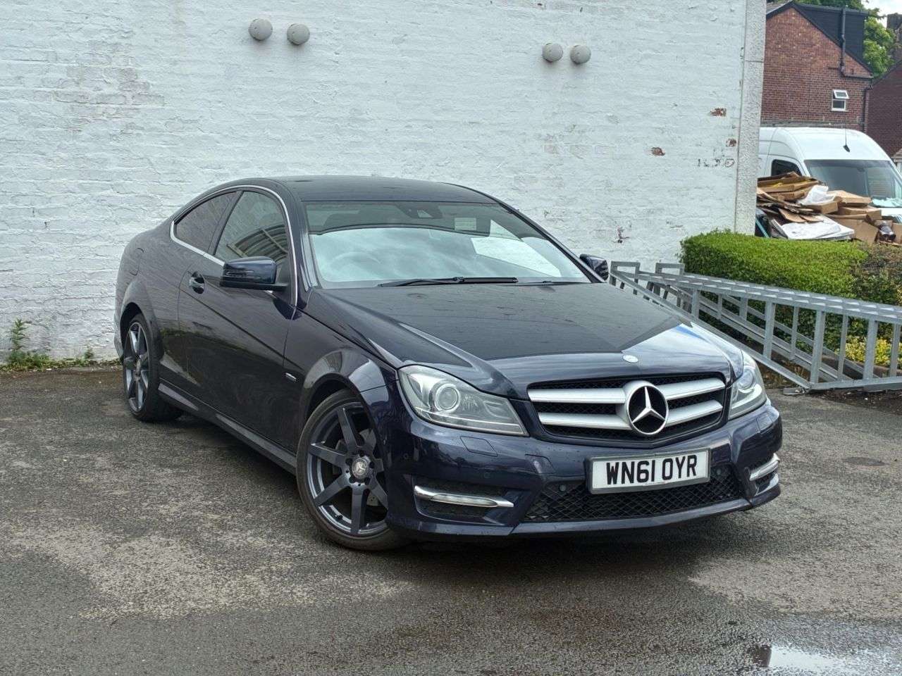 A 2011 MERCEDES-BENZ C-CLASS 2.1 C220 CDI BlueEfficiency AMG Sport Edition 125 Coupe 2dr Diesel G-Tronic A 2011 MERCEDES-BENZ C-CLASS 2.1 C220 CDI BlueEfficiency AMG Sport Edition 125 Coupe 2dr Diesel G-Tronic