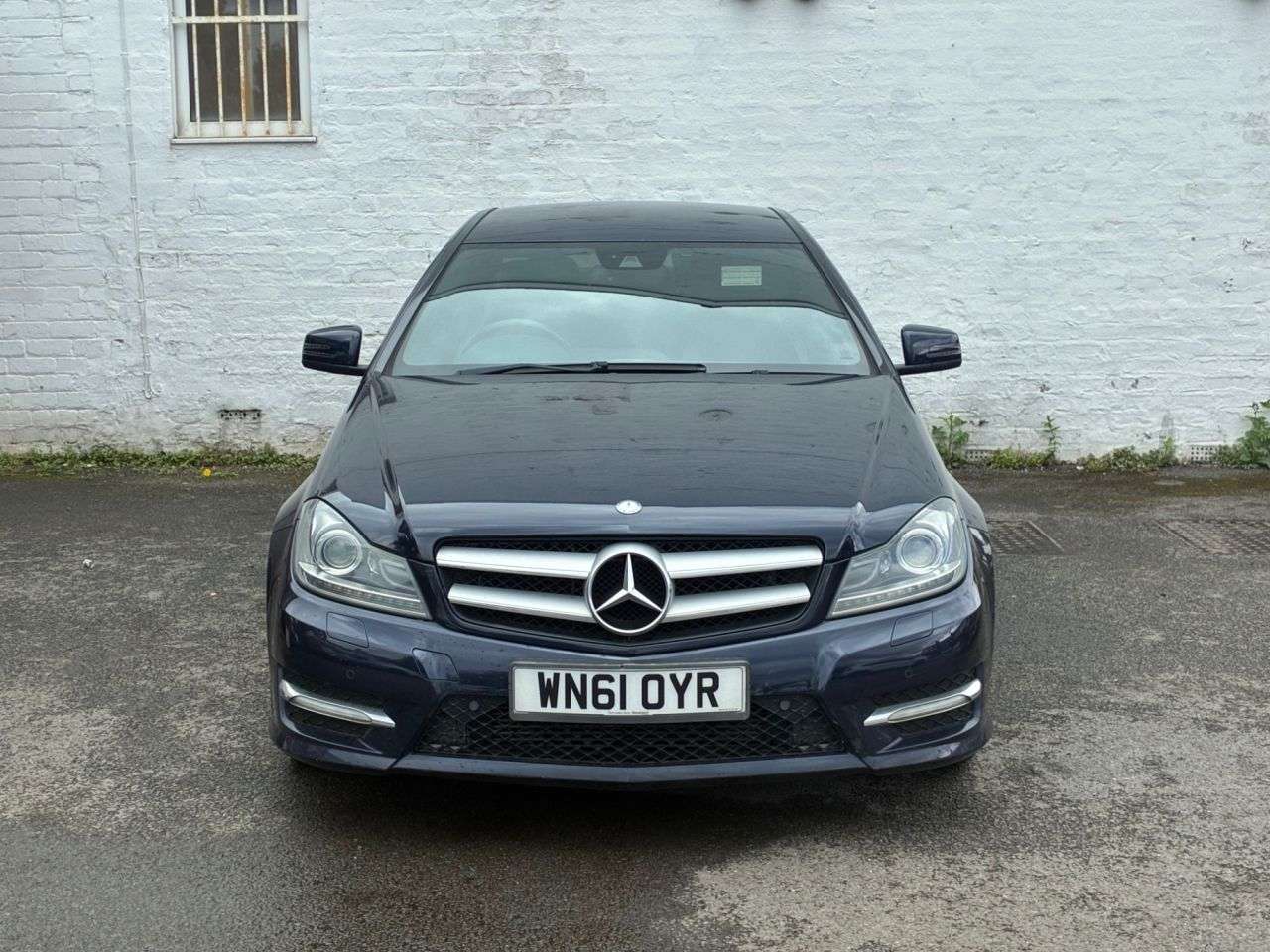 A 2011 MERCEDES-BENZ C-CLASS 2.1 C220 CDI BlueEfficiency AMG Sport Edition 125 Coupe 2dr Diesel G-Tronic A 2011 MERCEDES-BENZ C-CLASS 2.1 C220 CDI BlueEfficiency AMG Sport Edition 125 Coupe 2dr Diesel G-Tronic